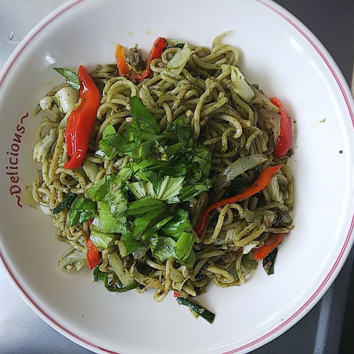 中華そばを使った野菜入りジェノベーゼ